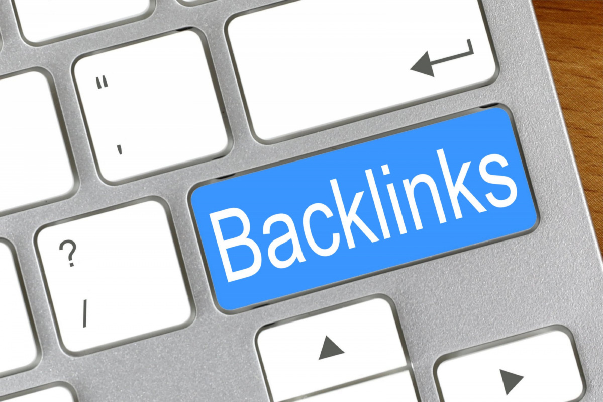 keyboard with backlinks key